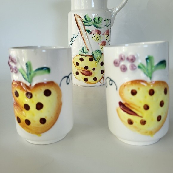 Vintage Pitcher and 2 Juice Cups Fruit Hand Painted Made in Japan Ceramic - Picture 2 of 10